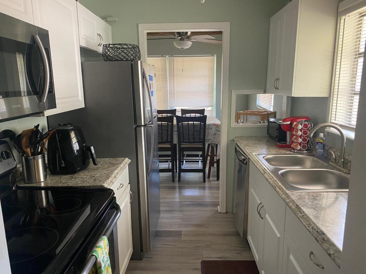 3 Bedroom House Fenced Backyard Private Patio Areas Grill Firepit Plenty Parking! Quick Access 10 Min To Beach Airport Delray West Palm Лейк-Уорт Экстерьер фото