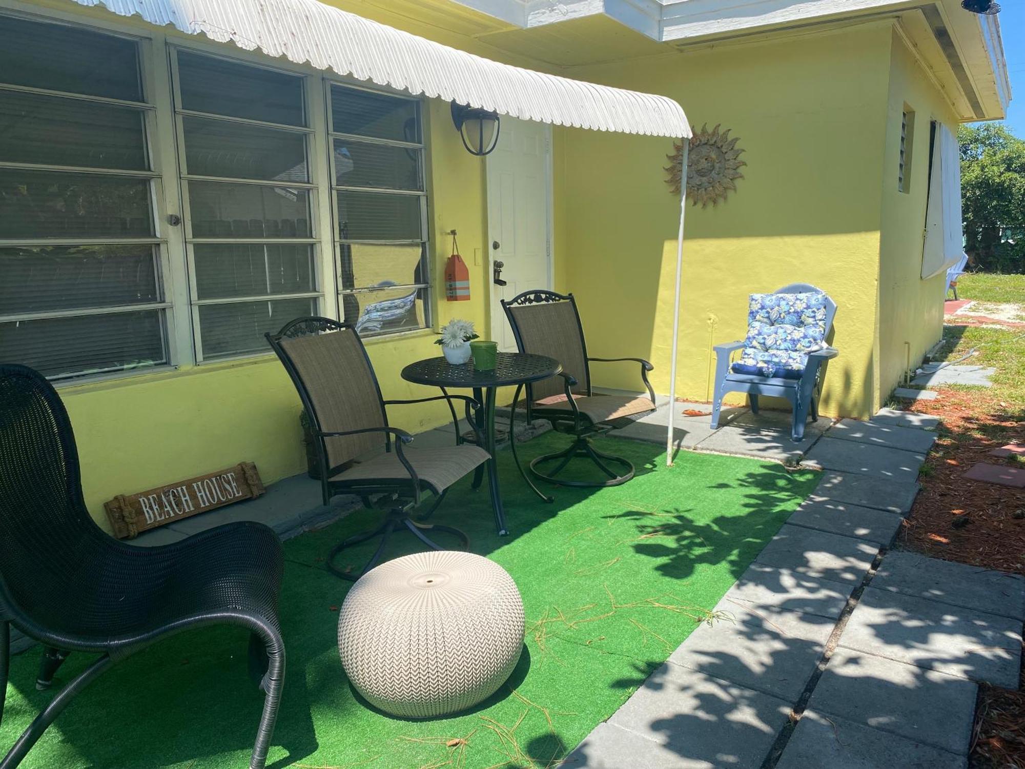 3 Bedroom House Fenced Backyard Private Patio Areas Grill Firepit Plenty Parking! Quick Access 10 Min To Beach Airport Delray West Palm Лейк-Уорт Экстерьер фото